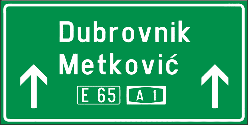Prometni znak Putokaz na portalu